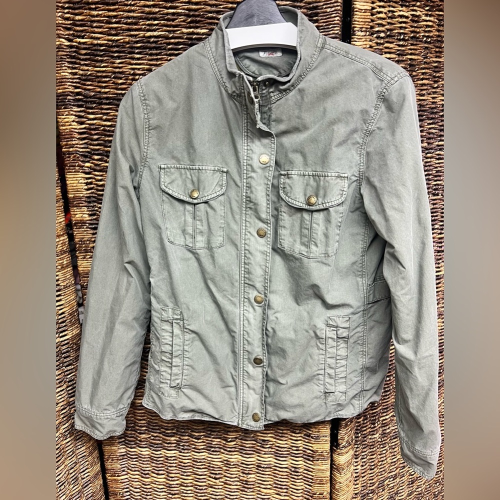 Faherty Olive Button-Up Jacket,Cooper Womens, Estimated size:Small,18”pit to pit